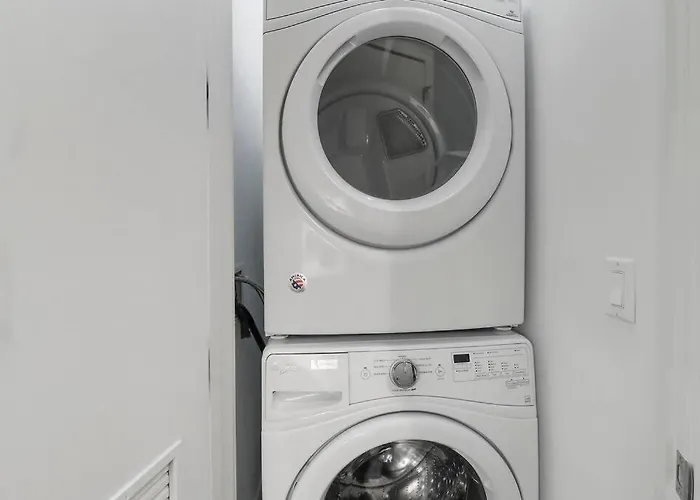 Nicely Decorated 1br W Laundry - Crosby 202 * Chicago